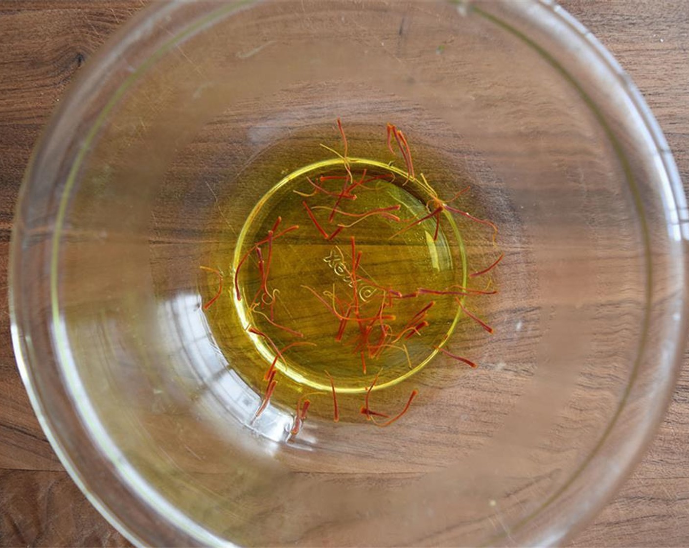 step 1 Place Saffron Threads (20) in 1/2 cup of hot water in a small bowl and let steep for 15 minutes.
