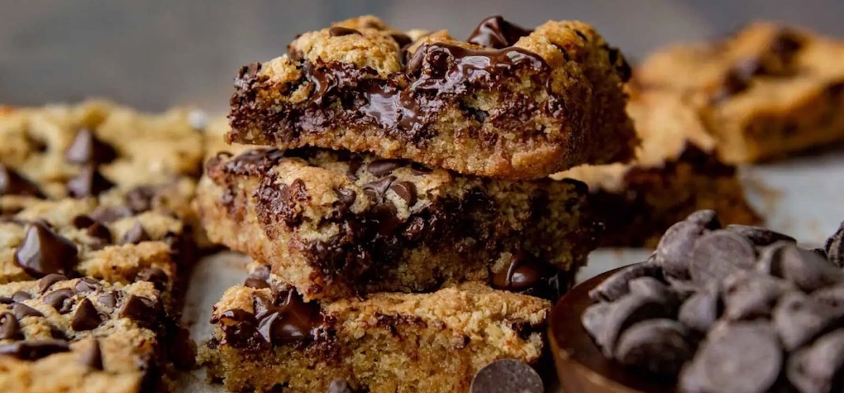 Almond Flour Blondies Recipe | SideChef