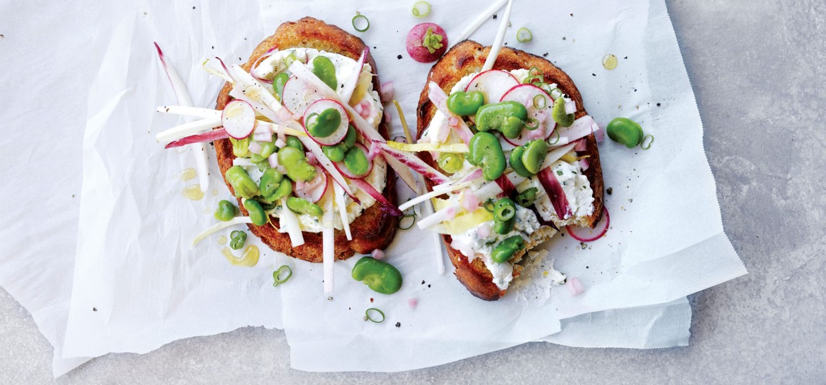 Endive and Fava Salad Tartines with Herbed Ricotta Recipe | SideChef
