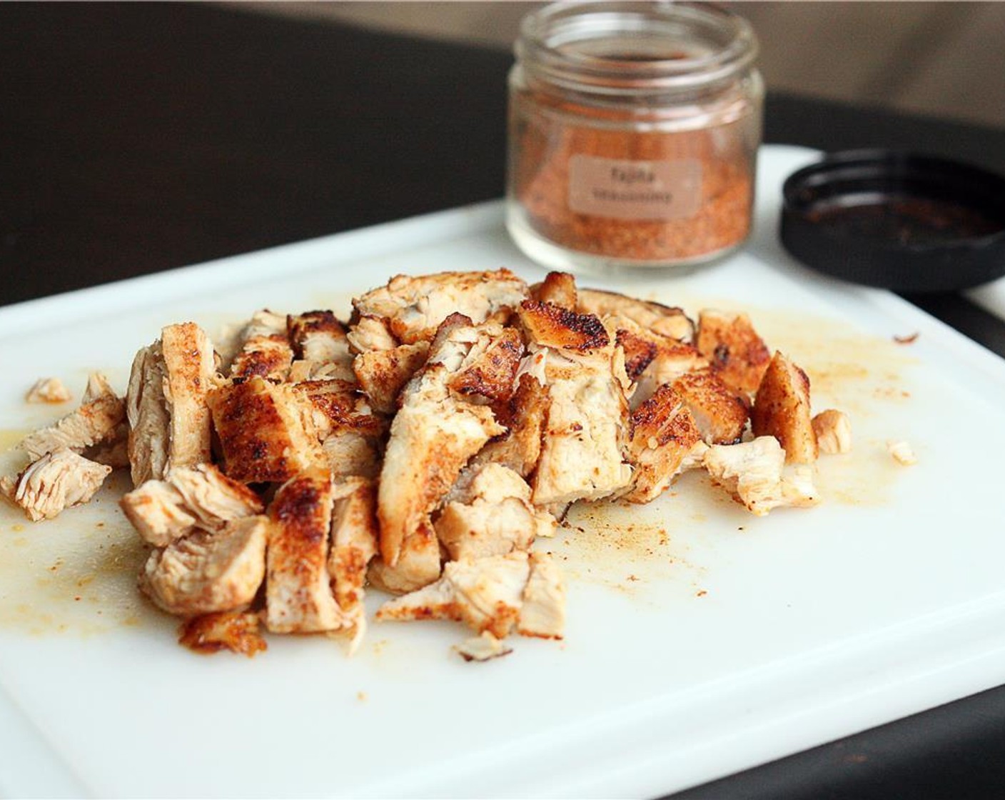 step 4 Remove cooked chicken to a cutting board and chop it roughly into bite-sized pieces. Place under another plate to keep warm and set aside.