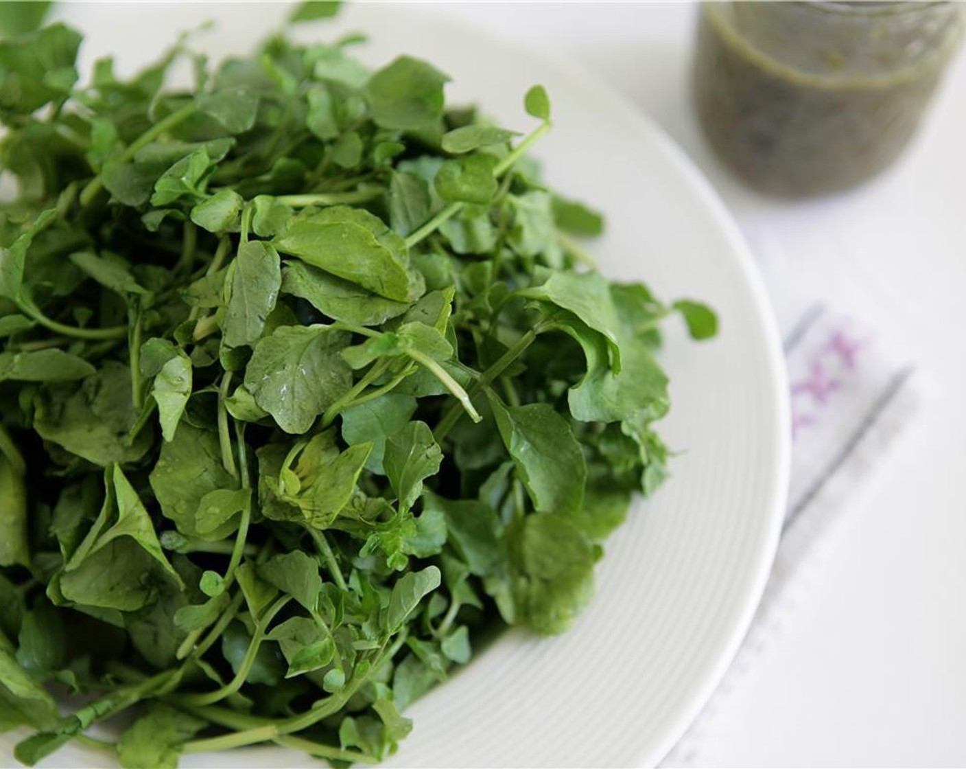 step 4 Rinse the Watercress (3 cups). Tear into bite-size pieces. Place the watercress in a medium mixing bowl and set aside.