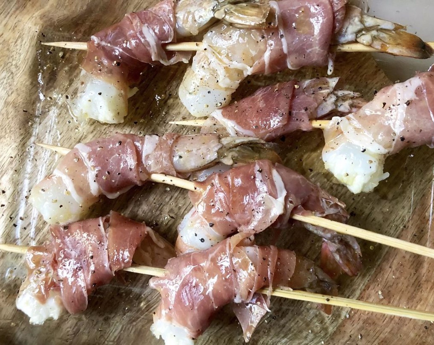 step 4 Drizzle the shrimp with Extra-Virgin Olive Oil (1 Tbsp) and season with Freshly Ground Black Pepper (to taste).