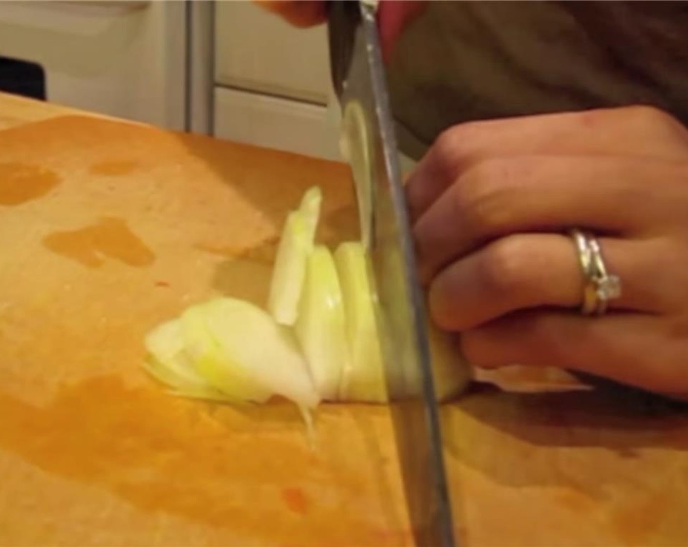 step 2 Slice the Onion (1) very thin.