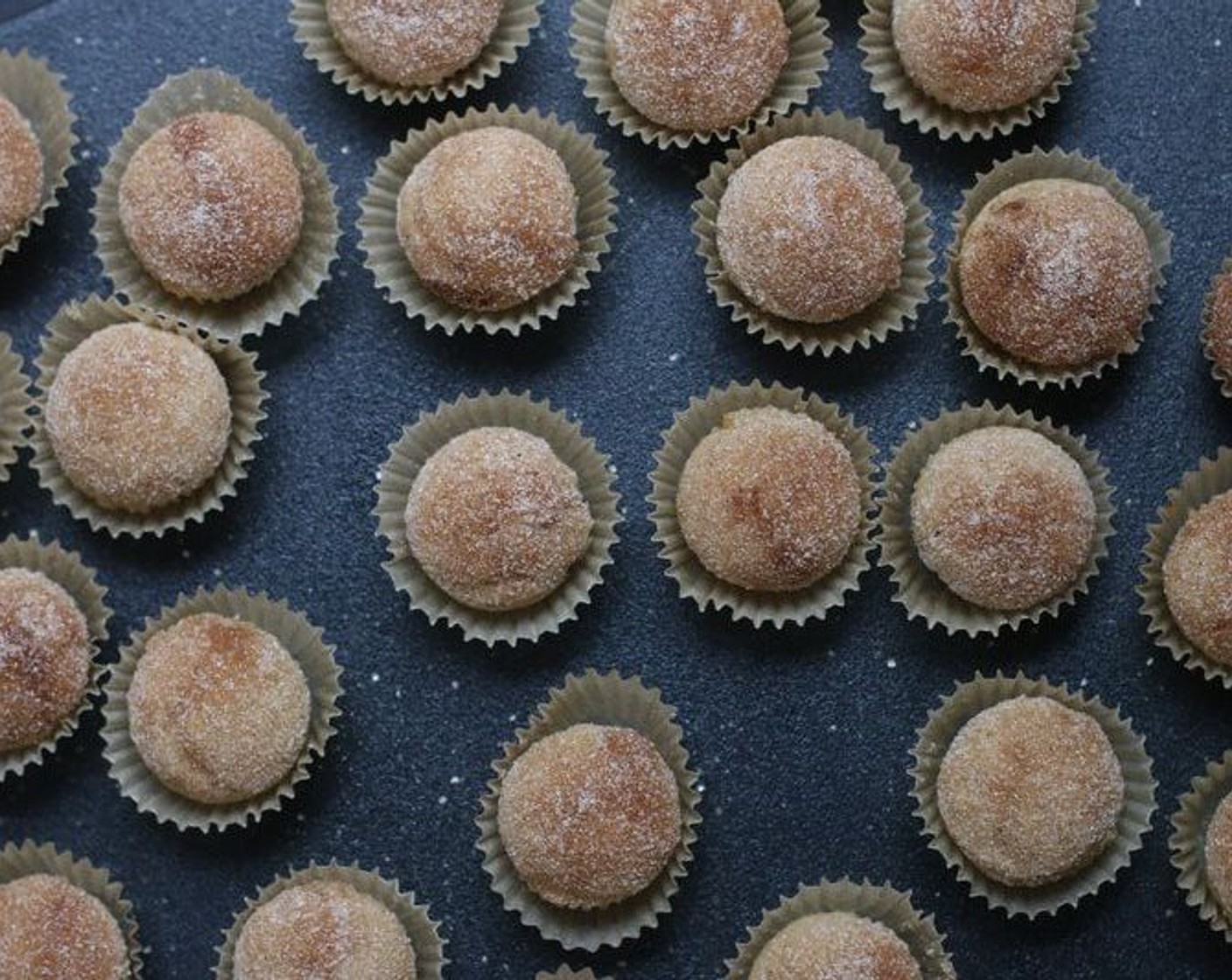 Cinnamon Sugar Applesauce Mini-Muffins