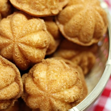 Kuih Bahulu (Ji Dan Gao 鸡蛋糕) Recipe | SideChef