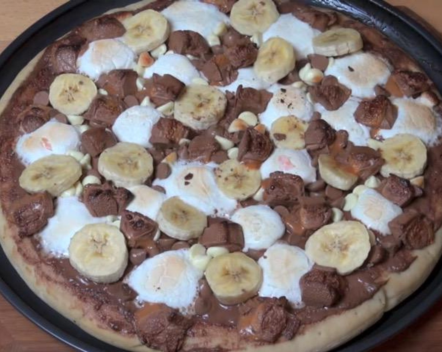 Chocolate Banana Dessert Pizza