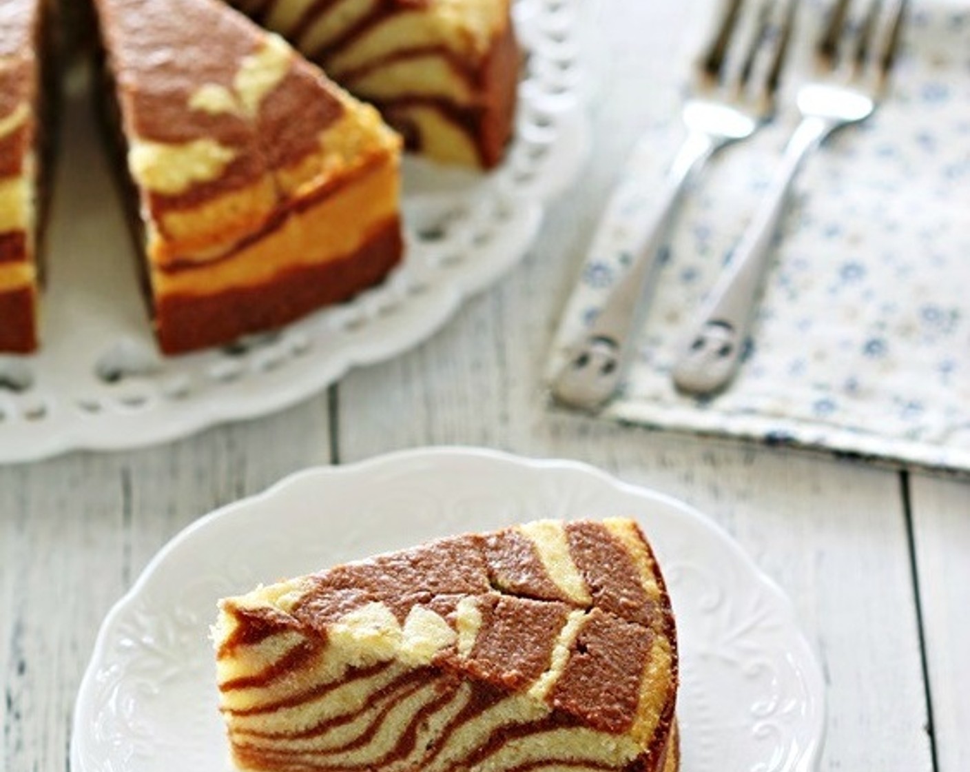 step 10 Leave the cake to cool in the pan for 10 minutes, then put the cake onto the rack to cool completely. Serve and enjoy!