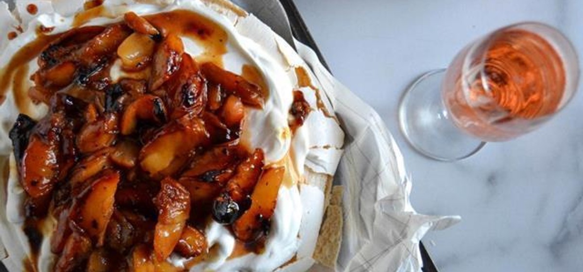 Caramelized Peach Pavlova Recipe | SideChef