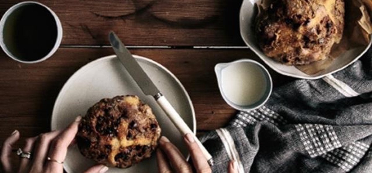 No Knead Spelt Hot Cross Buns Recipe | SideChef