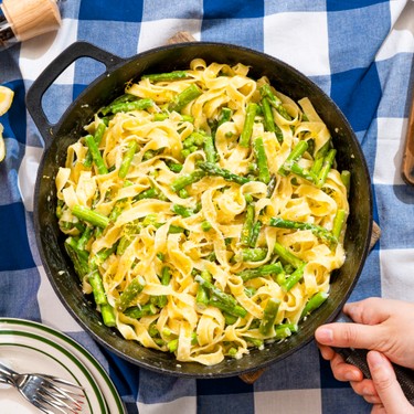 Quick Pea and Asparagus Fettuccine Alfredo Recipe | SideChef