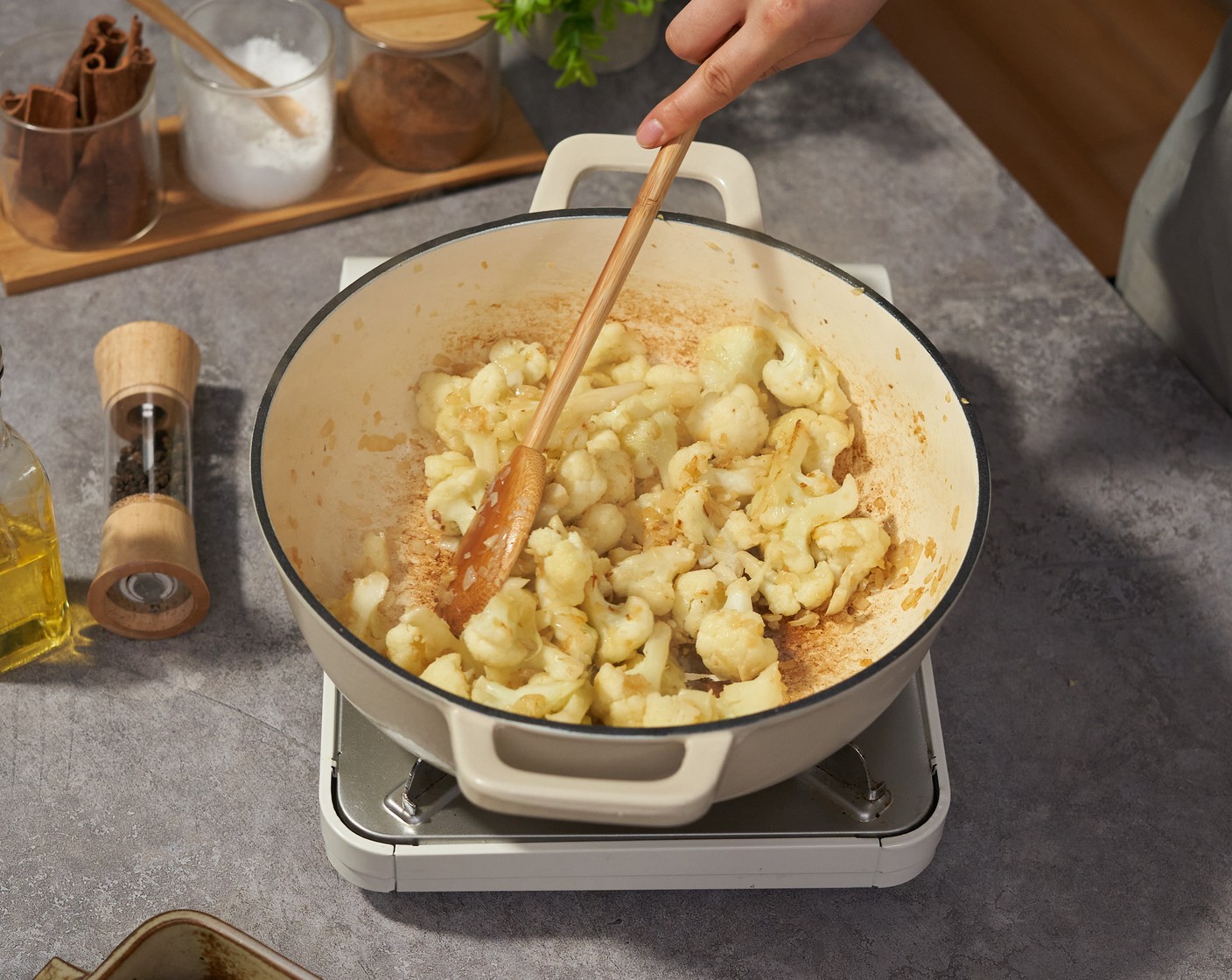 step 3 Sauté for 10 minutes or until the cauliflower becomes brown.