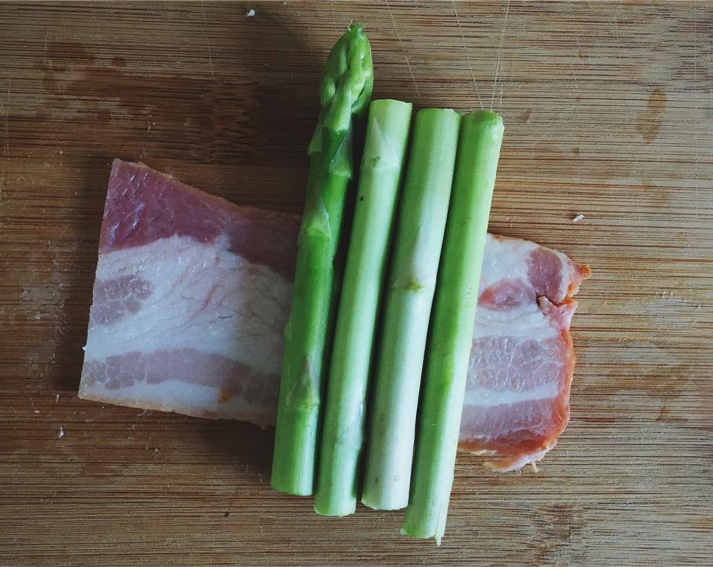 step 5 Put about four to five asparagus parts on one half bacon.
