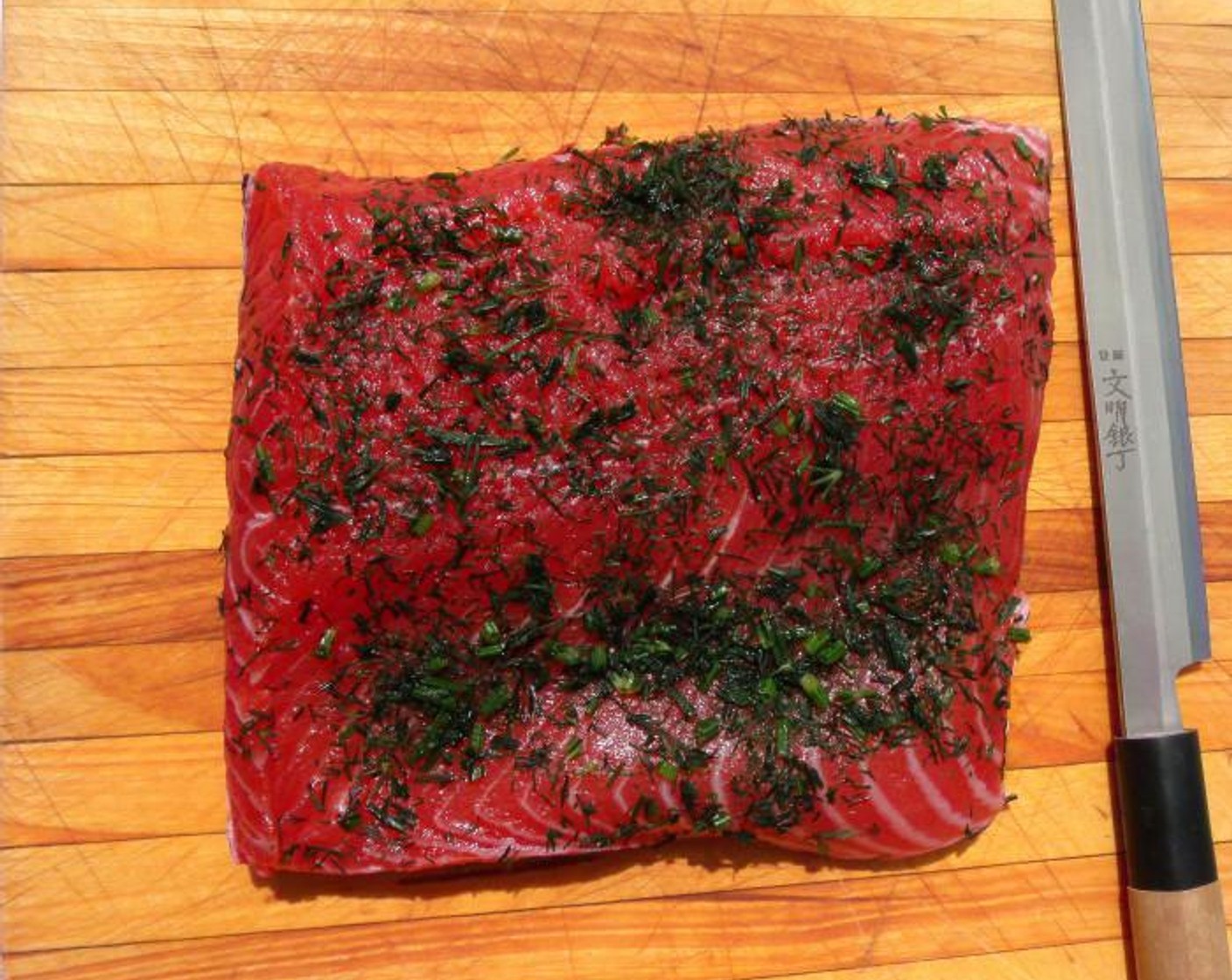 step 6 After 3 or 4 days, rinse the salmon under running water, pad dry, then cover flesh side with Fresh Dill (4 Tbsp).