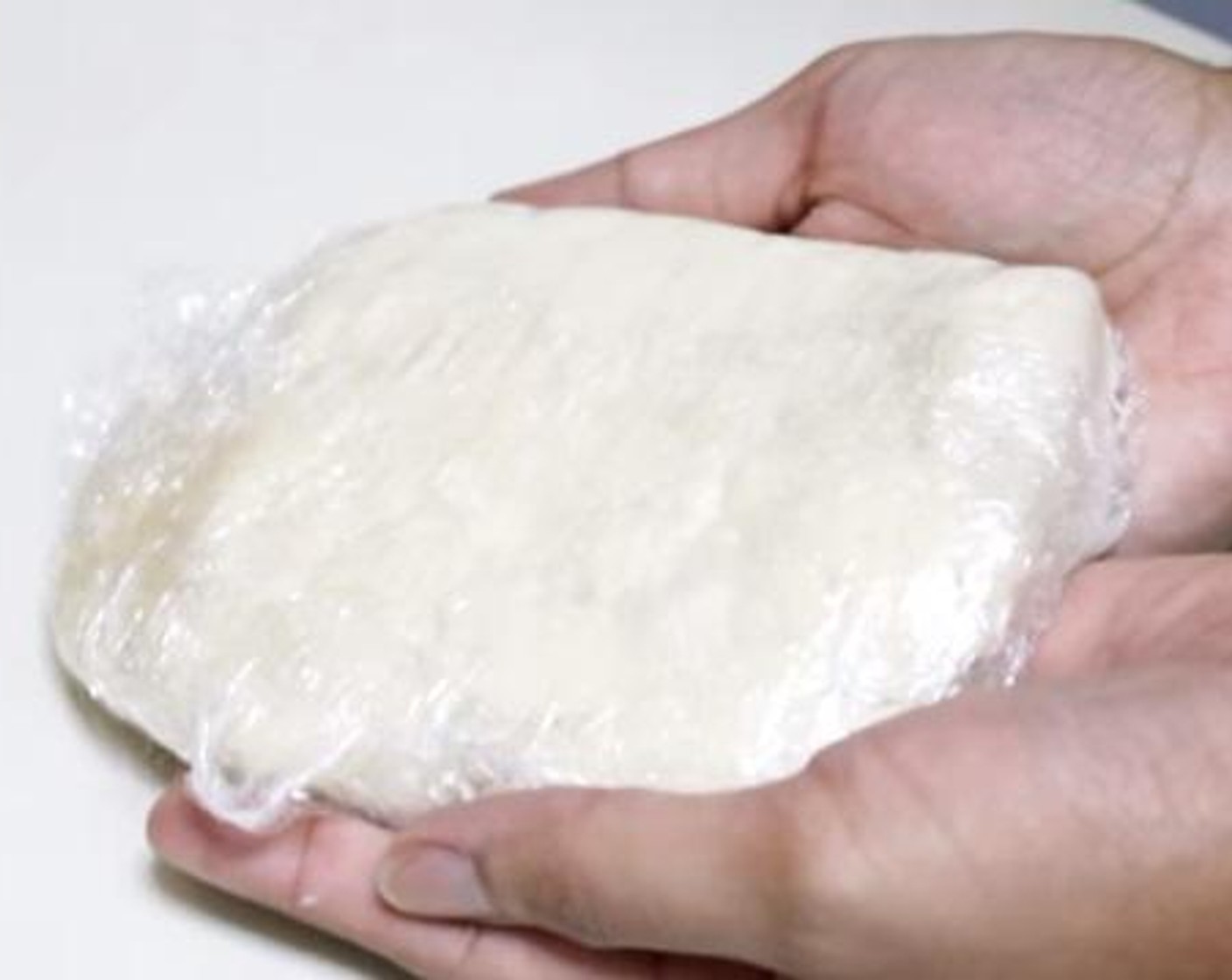 step 2 Wrap around and press the dough with a plastic rubber, and put it in the fridge for about 30 minutes.