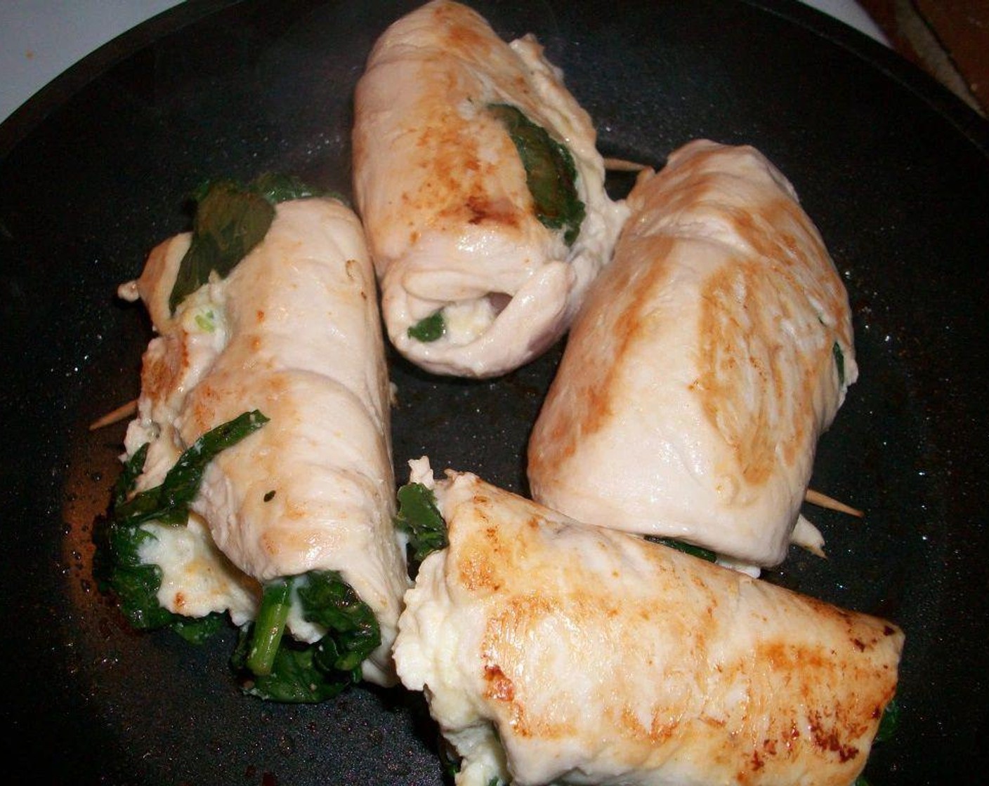 step 3 Drain Spinach Leaves (1 cup) and spread one-fourth of it over Chicken Cutlets (4). Spread cheese mixture over the spinach. Starting with the short end, tightly roll up cutlets, jelly-roll style.