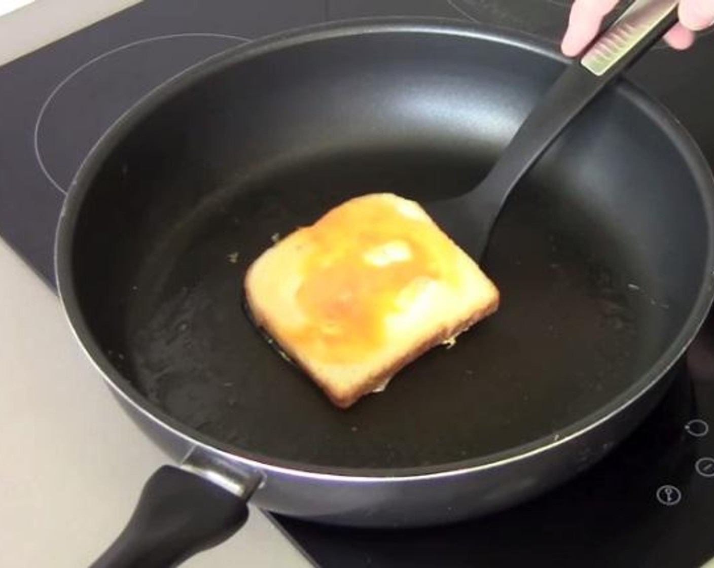 step 2 After greasing a frying pan with some Oil (as needed), fry the bread until it is golden and brown. Pour the egg into the center, and leave it to cook for a few minutes, flipping to cook the egg evenly