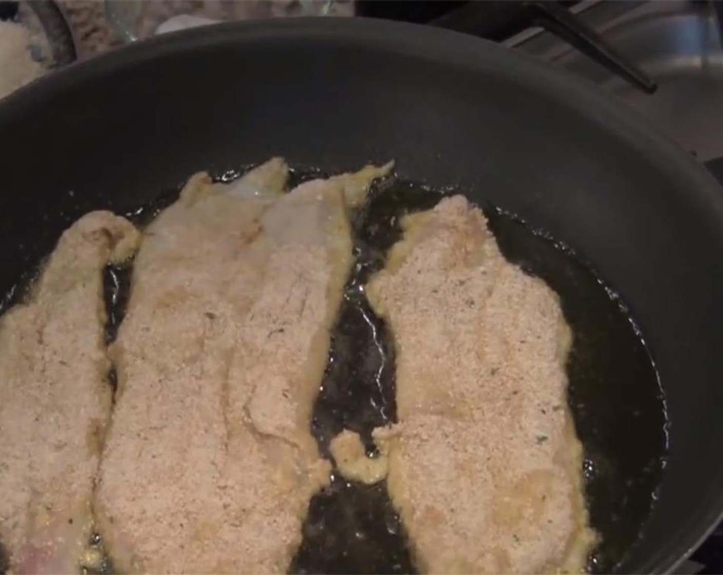 step 6 Fry for 2-3 minutes until golden brown, then turn over.