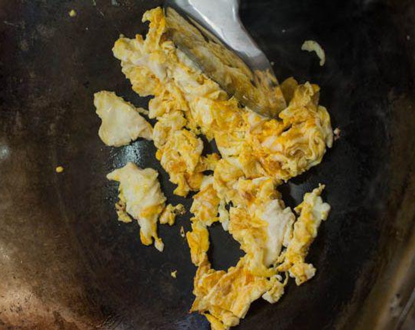 step 3 Scramble the eggs, then remove them from the wok.