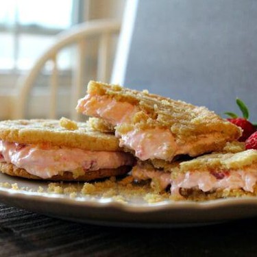 Strawberries & Cream Sugar Cookie Sandwiches Recipe | SideChef