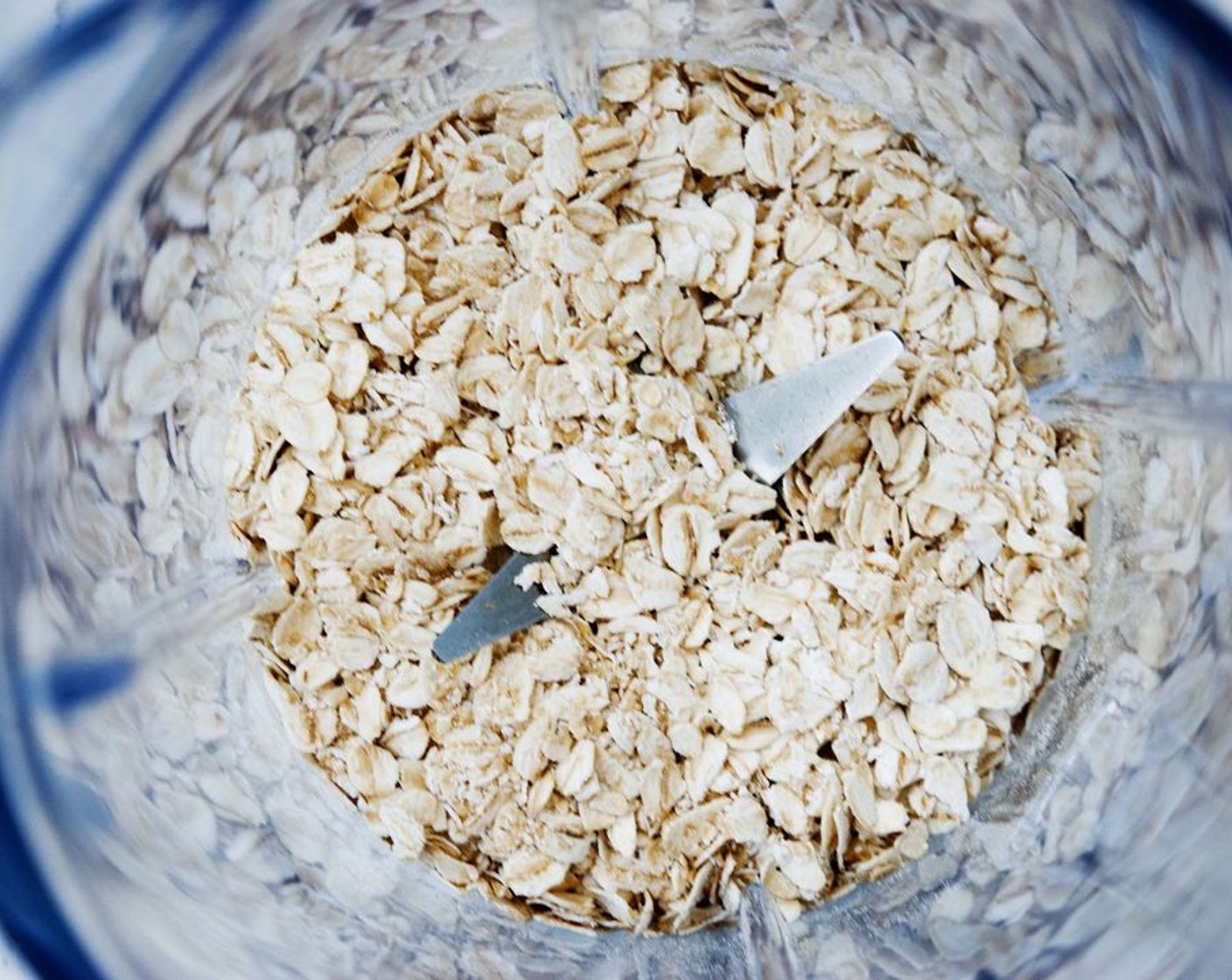 step 1 Place Old Fashioned Rolled Oats (1 cup) into a blender.