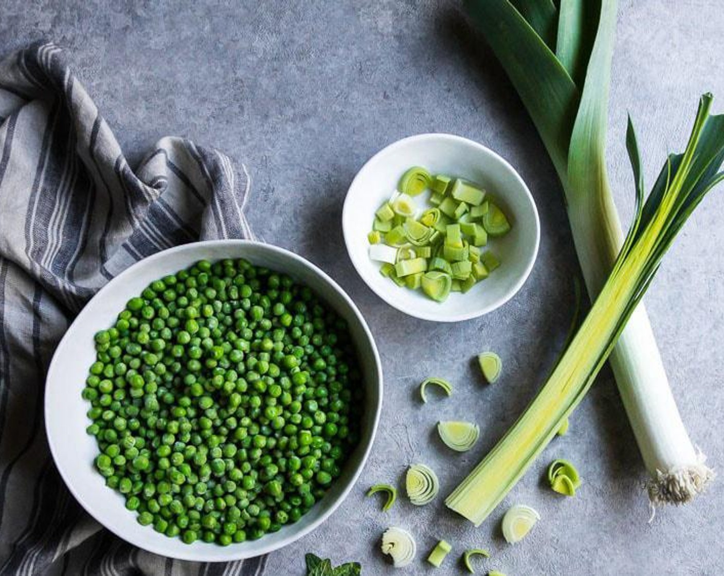 step 3 Place the sliced leeks in a bowl, fill with cold water and swish the leeks around to remove any dirt from between the leaves, pour the leeks into a strainer and drain well.