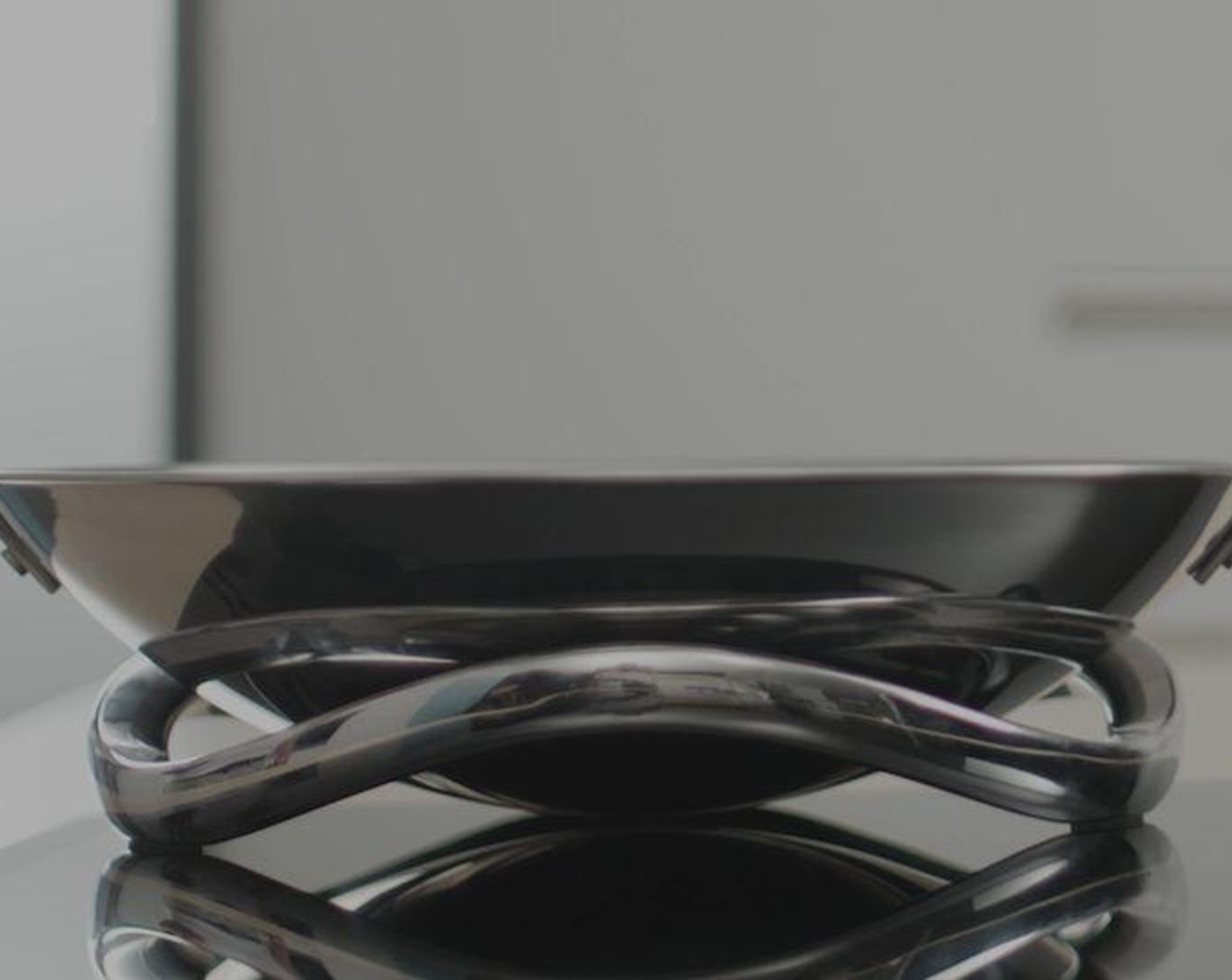 step 1 When using a wok on an induction hob, place the ring over a cooking zone and rest the wok inside it.