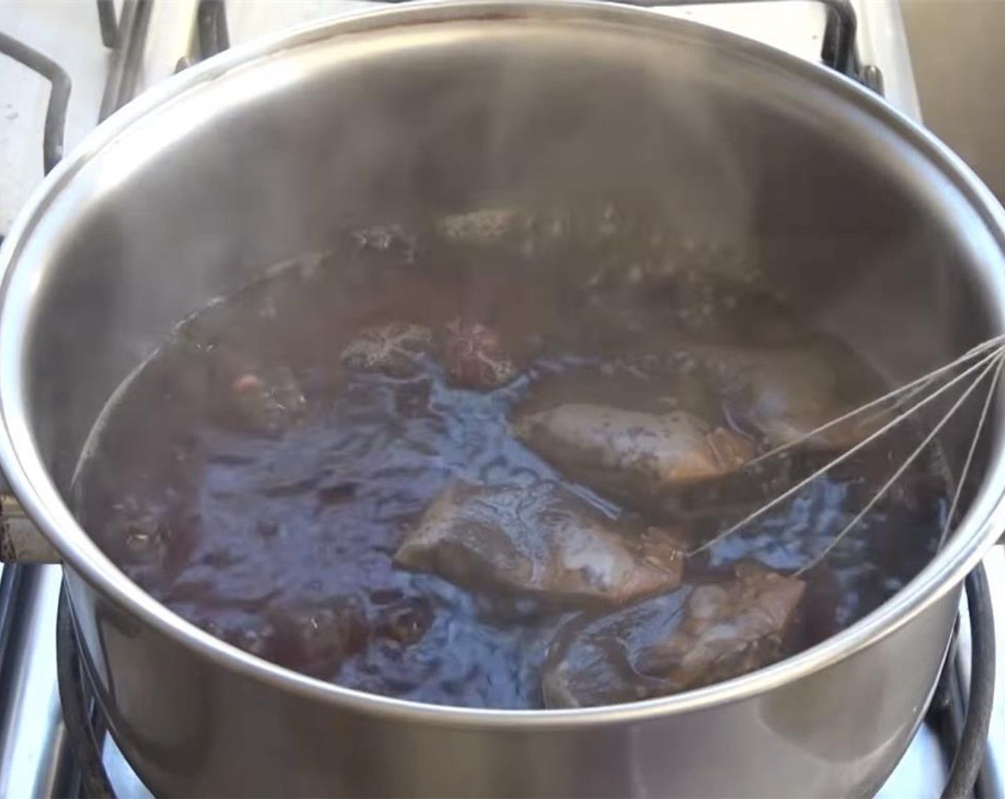 step 2 Turn off the heat and allow the tea bags to steep for about 30 minutes. Remove the tea bags and anise pods from the pot and cool down completely.