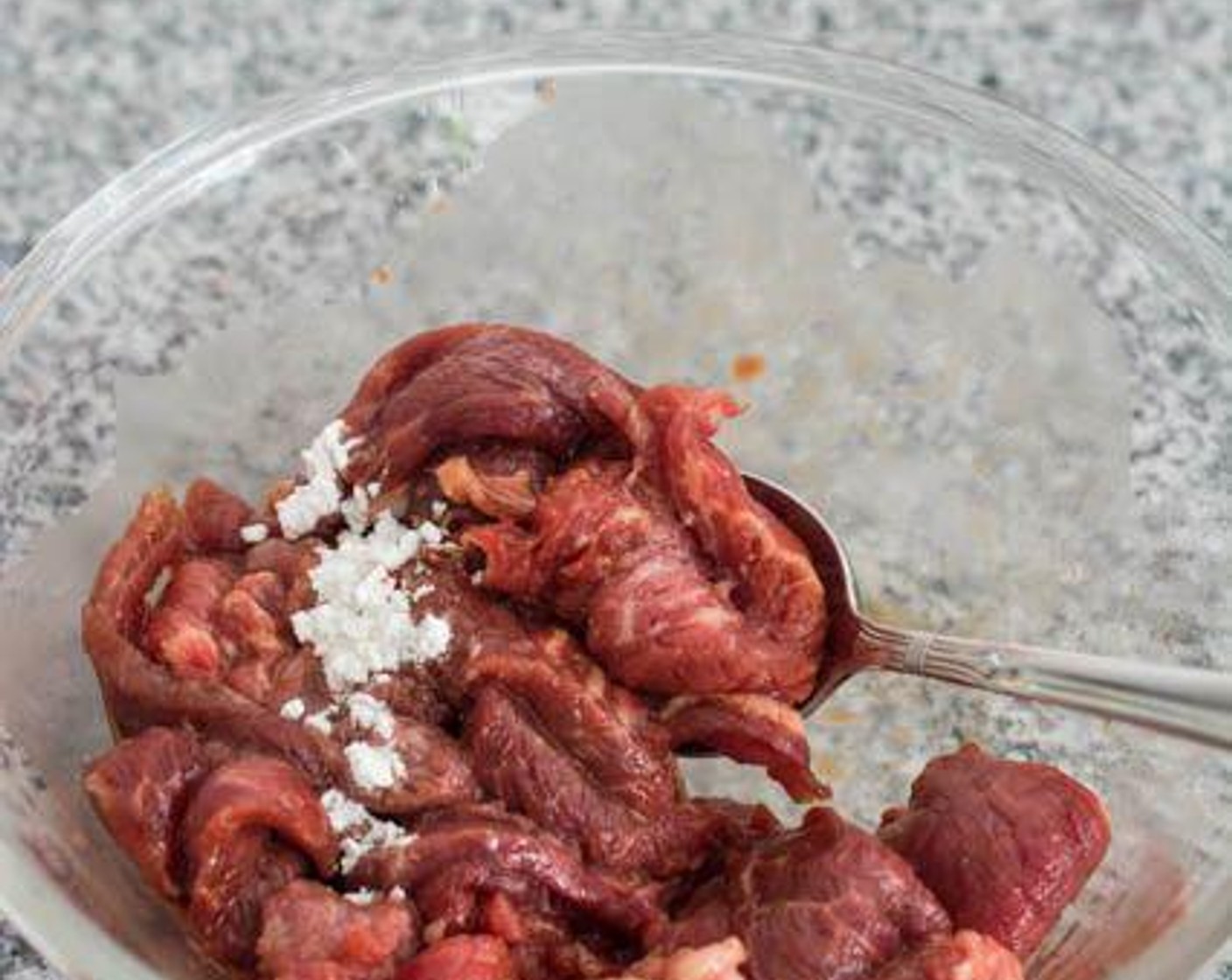 step 1 Pour Soy Sauce (1/2 Tbsp) and Corn Starch (1/2 Tbsp) over the Sirloin Steak (1.5 lb), then stir till the beef is well coated. Allow to marinate at room temperature for about 15 minutes.