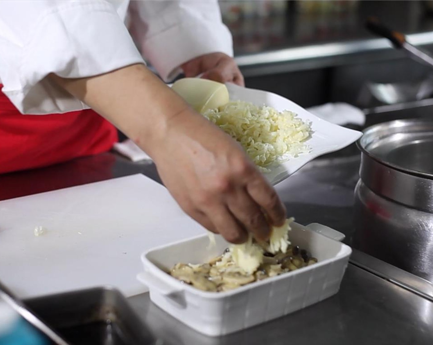 step 6 Pour the mushrooms mixture into a baking dish. Cover the top with Shredded Mozzarella Cheese (4 Tbsp).