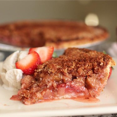 Strawberry Rhubarb Coconut Crisp Pie Recipe | SideChef