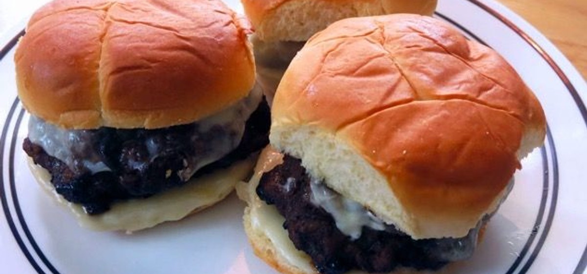 Easy and Juicy Burgers Recipe | SideChef