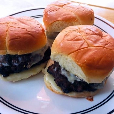 Easy and Juicy Burgers Recipe | SideChef