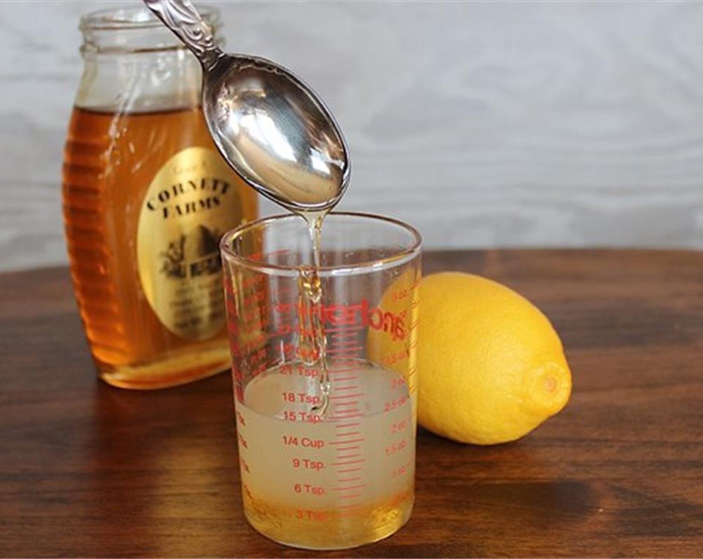 step 2 Mix juice from Lemon (1), Water (2 Tbsp), and Honey (to taste). Add liquid mixture, Cayenne Pepper (1/8 tsp), and Ground Ginger (1/8 tsp) to the pot. Cover, and let simmer over low heat for about 45 minutes, or until fruit is soft.