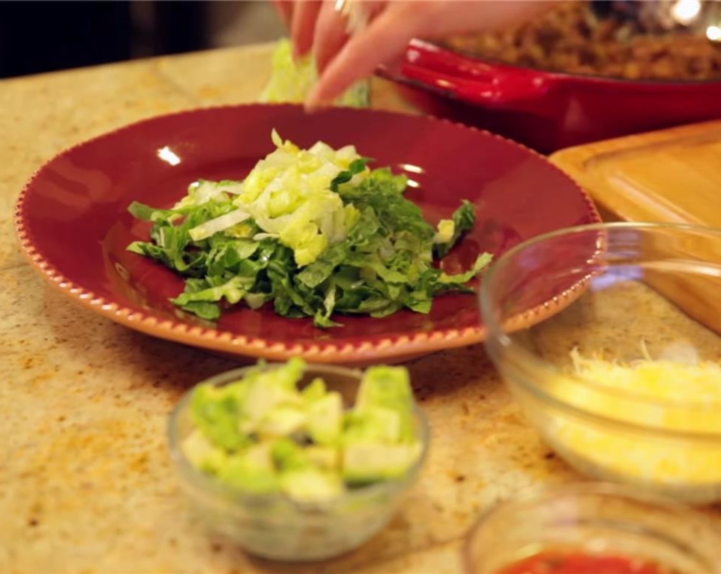 step 5 Assemble 4 dinner plates with a mound of romaine lettuce in the center of each plate.