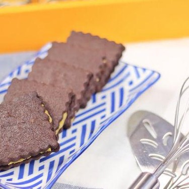 Chocolate Sandwich Biscuits with Pistachio Cream Recipe | SideChef