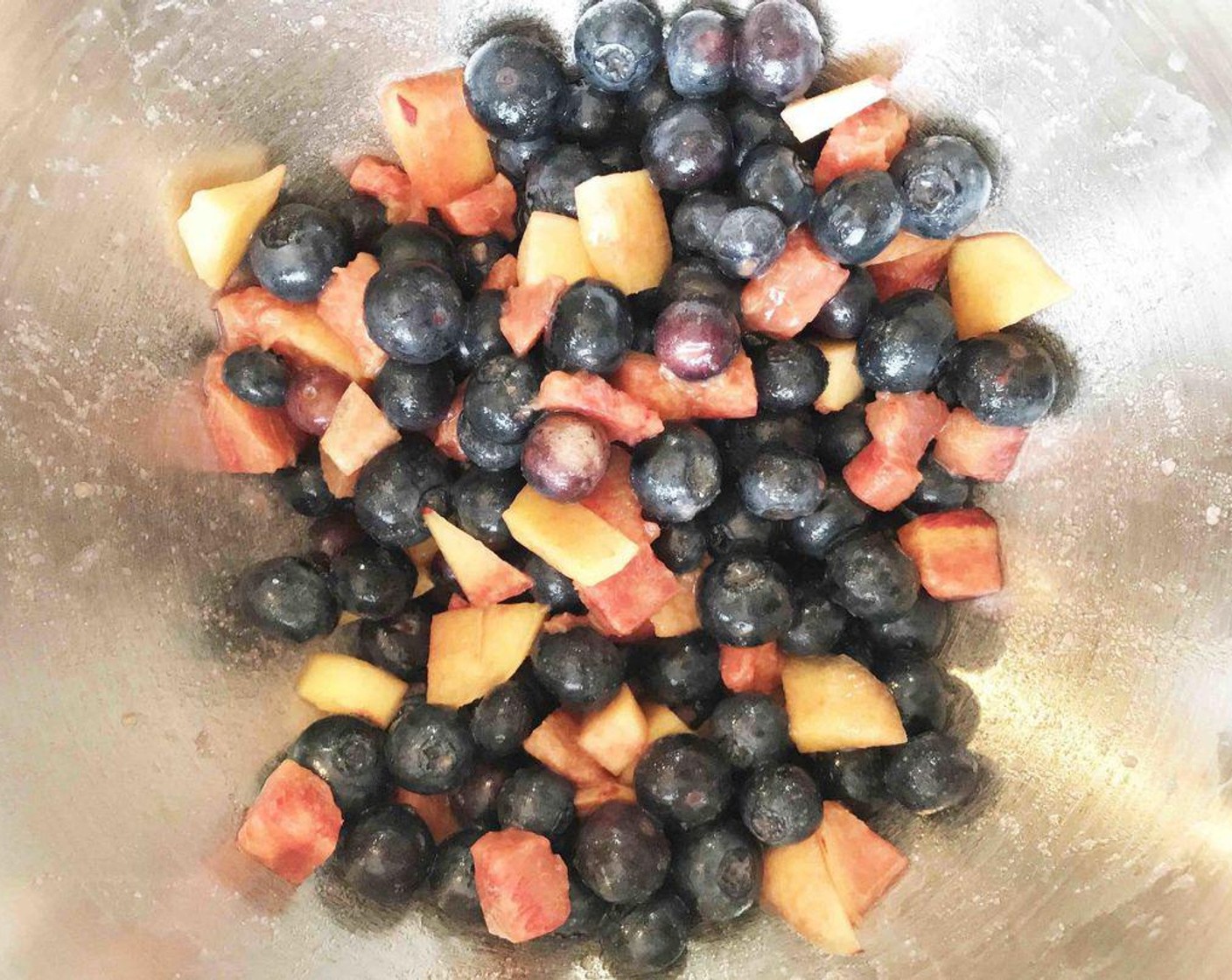 step 5 In a large bowl, stir together the Fresh Blueberries (2 cups), peach, Xanthan Gum (1 tsp), Natural Sweetener (2 Tbsp) and 1 teaspoon lemon juice until everything is well coated.