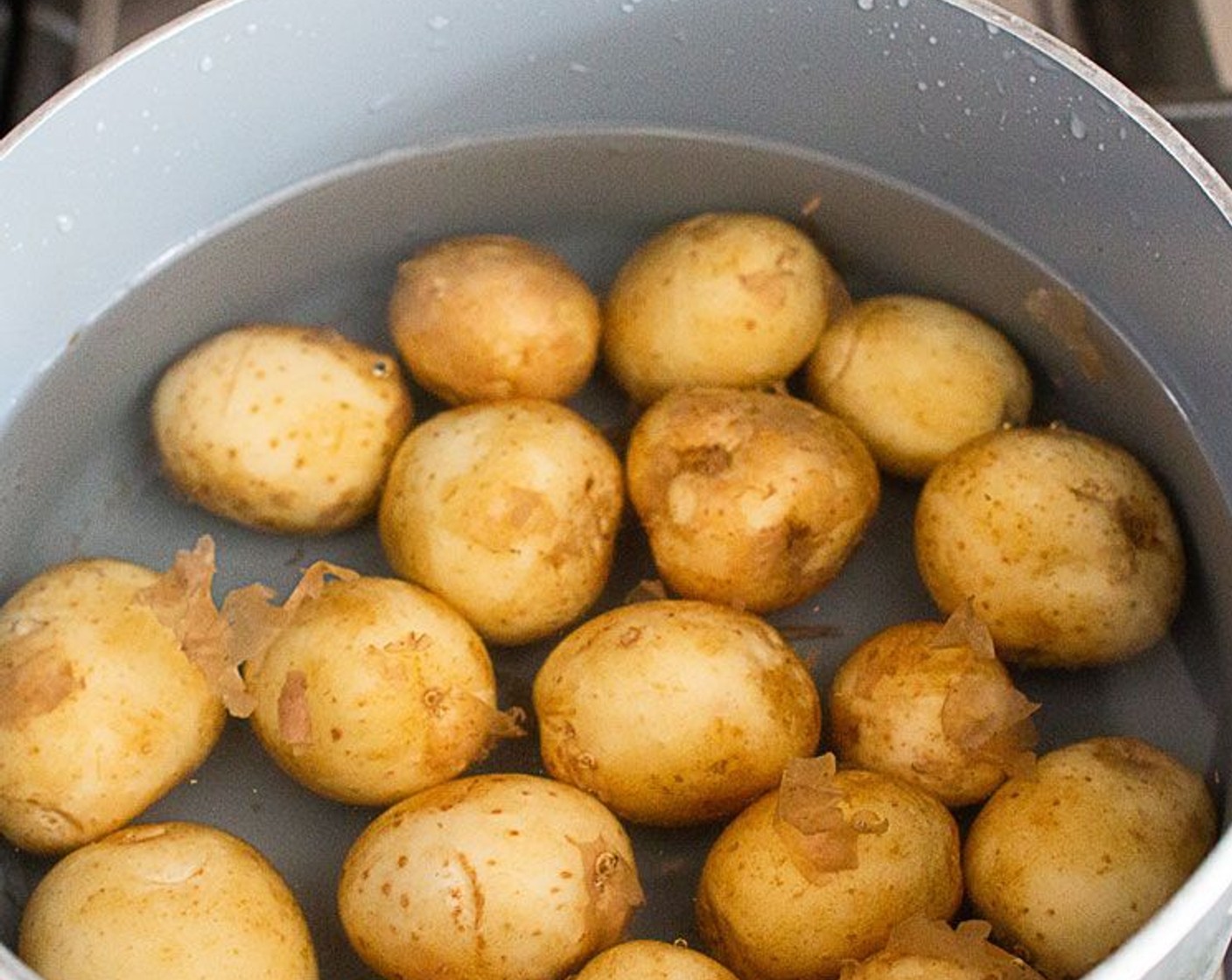 step 1 Wash and place the Baby Potatoes (1.8 lb) in a pot. Cover with at least 3 centimeters of water and cook at medium heat until tender, around 20 minutes.