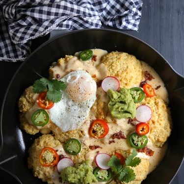 Skillet Biscuit with Bacon and Pimento Cheese Recipe | SideChef
