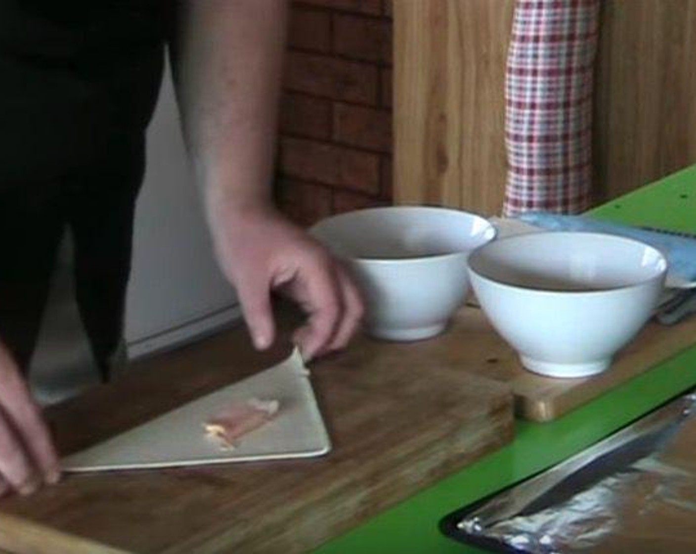 step 1 Cut each of the Puff Pastry (2 sheets) in half diagonally. Place one sheet with the long side facing you. Ball Ham Slices (to taste) and American Cheese Slices (to taste) together, then place in the center of the pastry. Roll into a croissant shape and pinch to seal. Place finished croissants on a baking sheet.