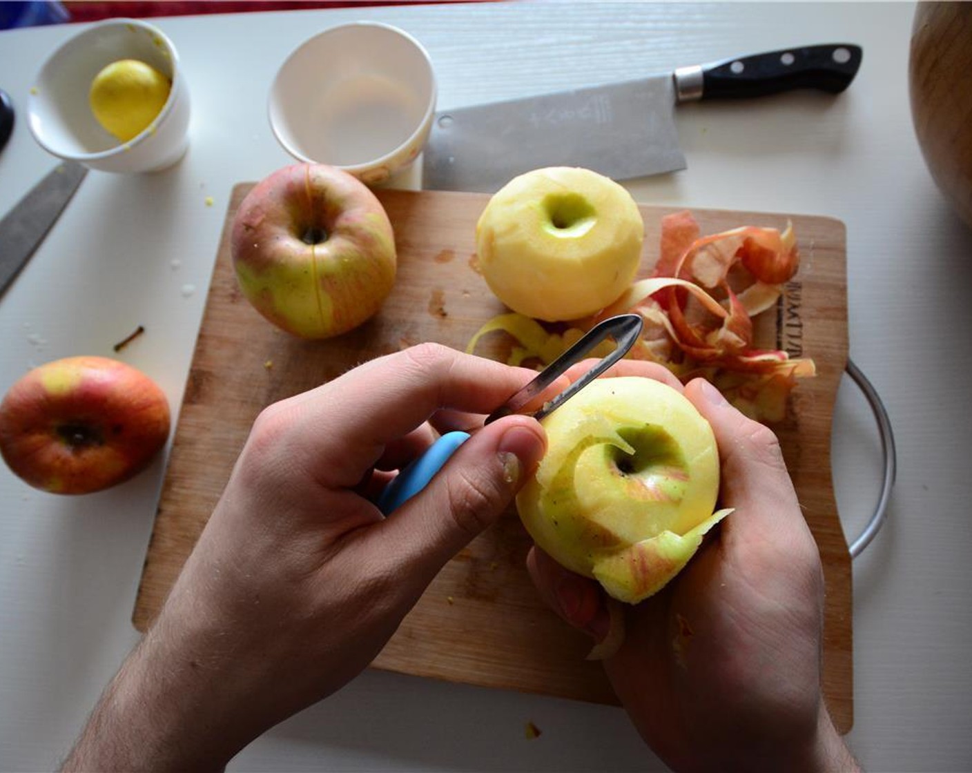 step 3 Peel the Red Apples (4) then remove the core.