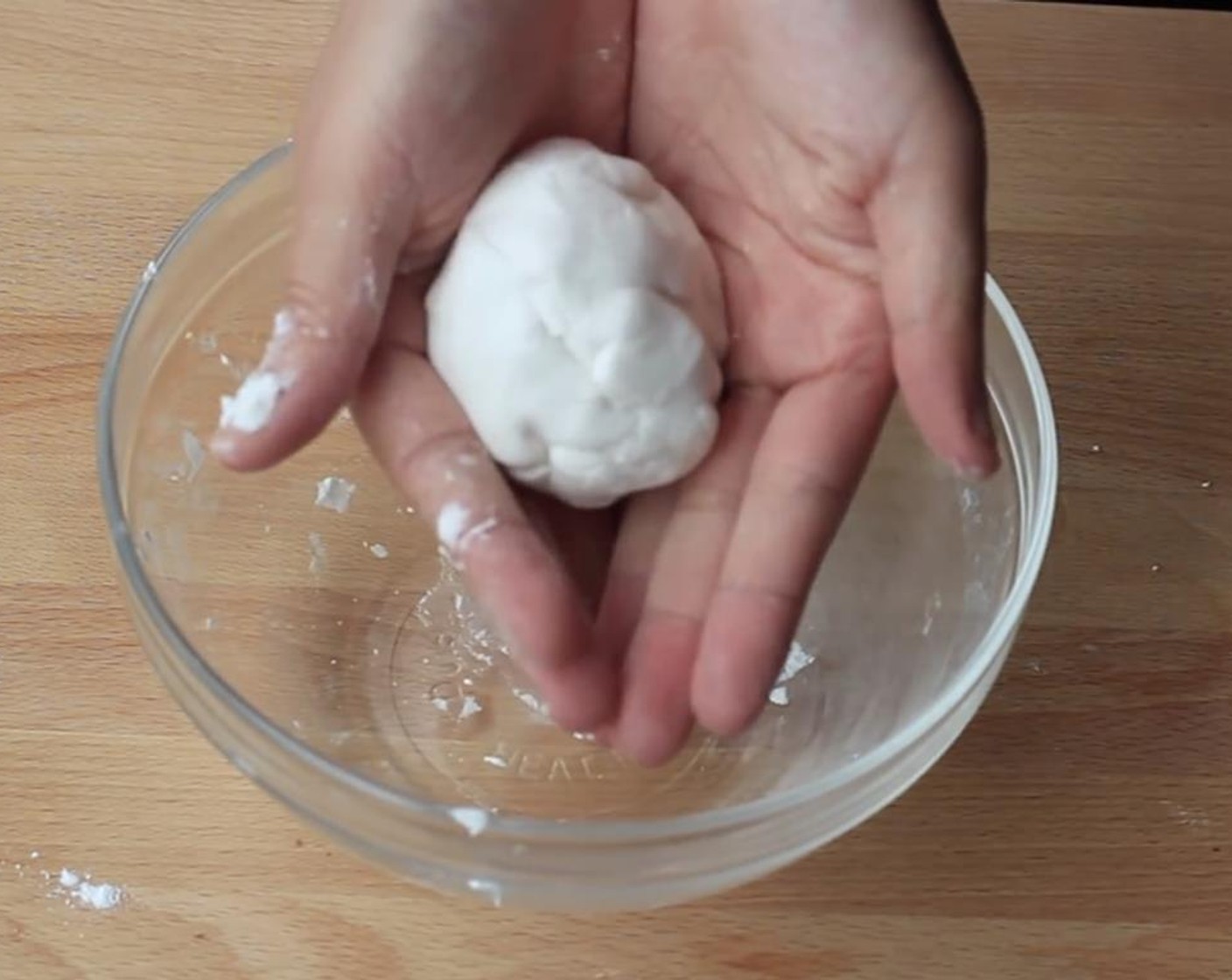 step 1 In a small bowl, mix 2 tablespoon of the Sweet Glutinous Rice Flour (1 1/2 cups) with around 10 ml of Water (to taste). Knead until smooth.