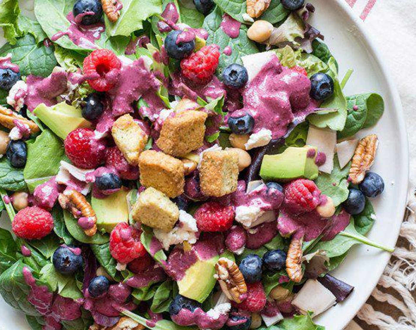 Berry and Pecan Spring Mix Salad with Vinaigrette