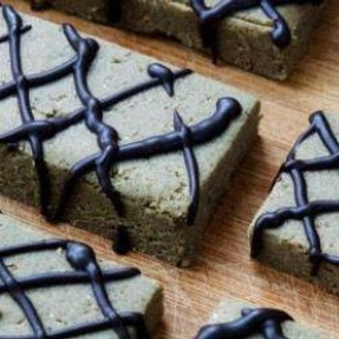 No-Bake Matcha Green Tea Protein Bars Recipe | SideChef