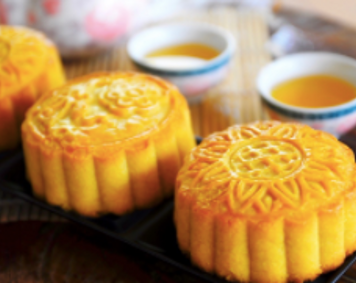 step 13 These mooncakes are best served after 2 to 3 days to allow the pastry to absorb some oil from the filling. Hence the skin will turn soft and has a crisp but crumbly texture.
