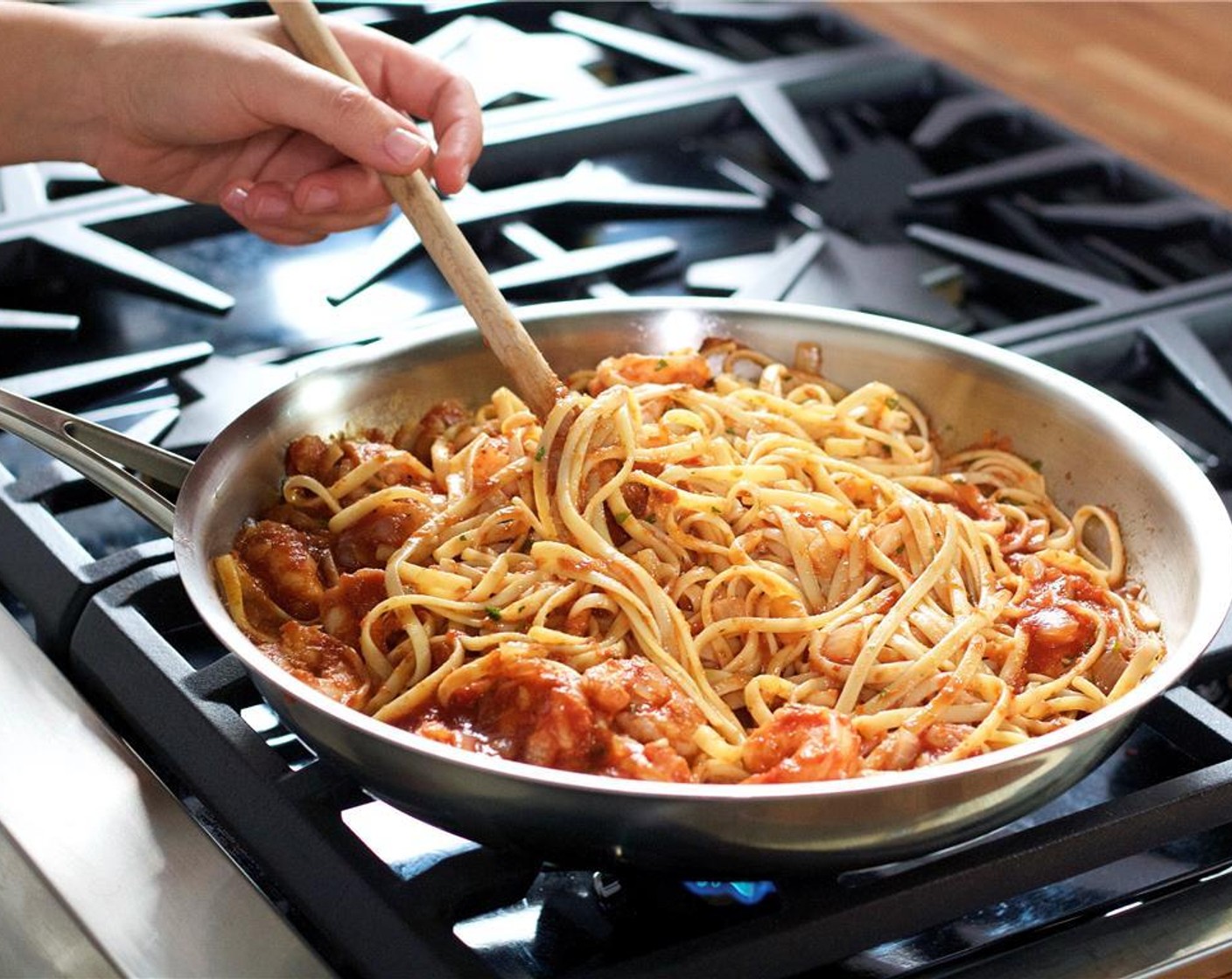 step 9 Reduce the temperature of the sauce to low. Add the seared shrimp, Butter (1/4 cup), parsley, and linguine to the pot. Toss together until well incorporated. Turn off heat.