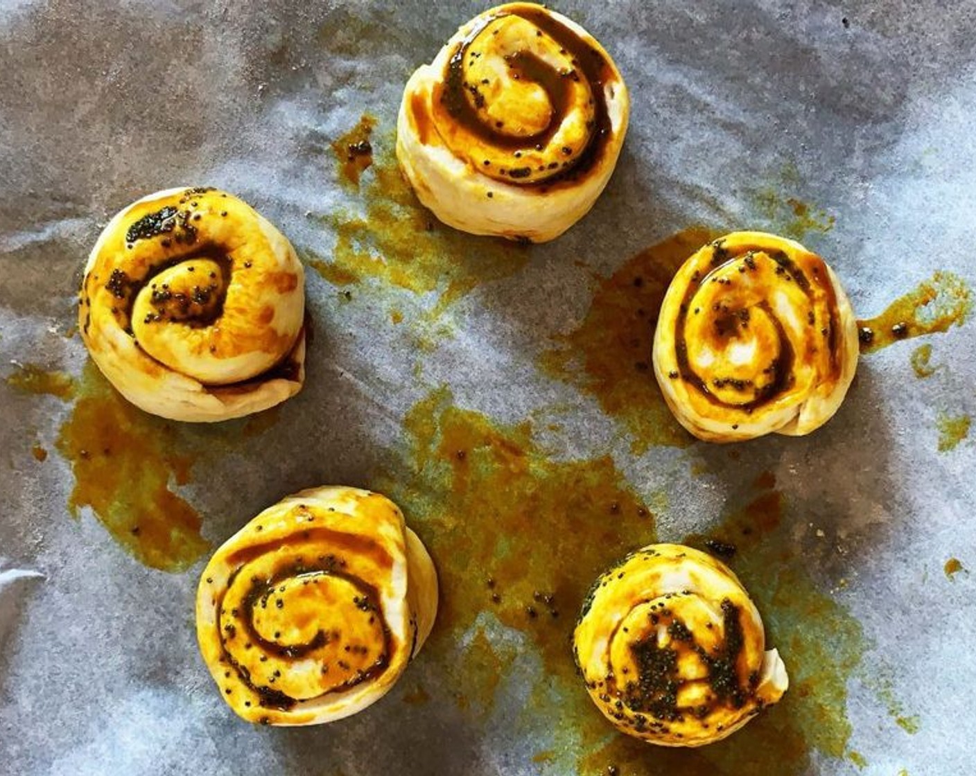 step 7 Roll up the dough and then cut it out into rolls.