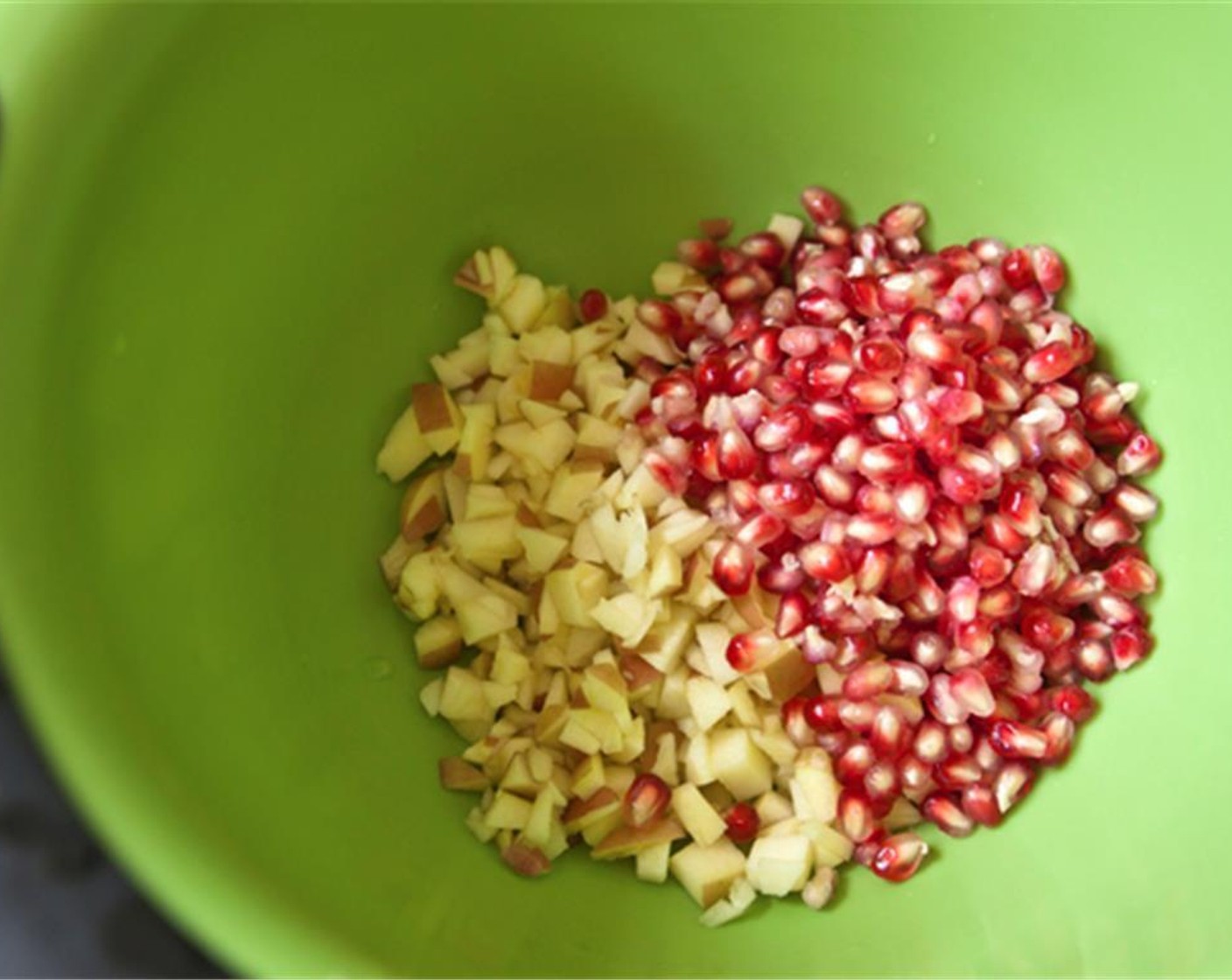 step 2 Add the apple and Pomegranate Seeds (3/4 cup) to a large mixing bowl.