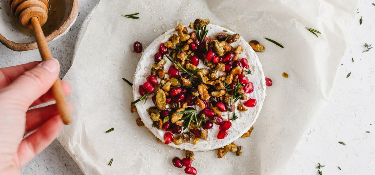 Baked Brie with Pistachios and Pomegranate Arils Recipe | SideChef