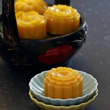 Pumpkin Ang Ku Kueh Mooncakes Recipe | SideChef