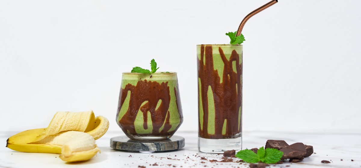 Healthy Mint Chocolate Chip Smoothie Recipe | SideChef